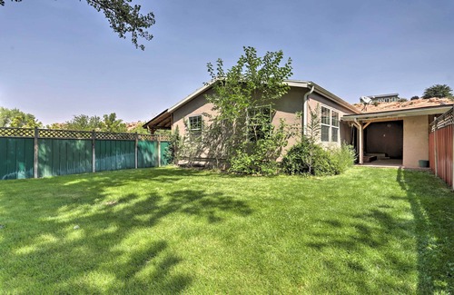 Moab South Valley Apartamento | 'rustic Retreat' Moab Townhome w/ Grill & Fire Pit