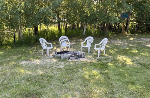 Detroit Lakes Cabina | Rustic Retreat near Shops/Bars/Eats/Beach