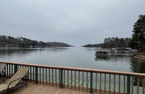 Gainesville Casa | Rustic Retreat on Lake Lanier. 10 Minutes from Gainesville, Georgia.