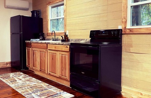 Deep Gap Cabina | Rustic Retreat: Scenic A-frame Farmhouse