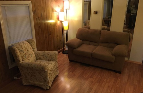 Speedwell Casa | Rustic Retreat Space on Farm Setting 10 Minutes from LMU