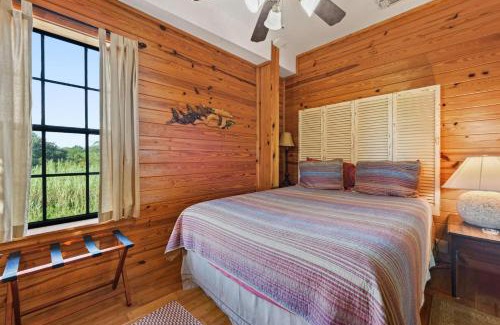 Ocean Springs Casa | Rustic Retreat