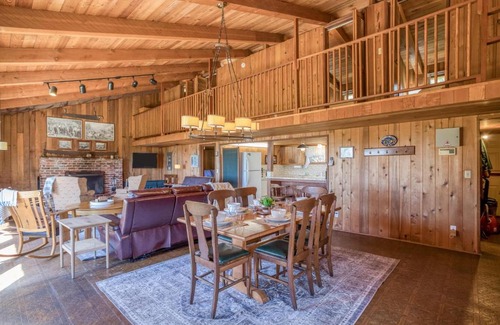 Yachats Casa | Rustic Retreat