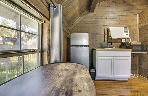 Crown Point Apartamento | Rustic Retreat w/ Pool Access Near NOLA!