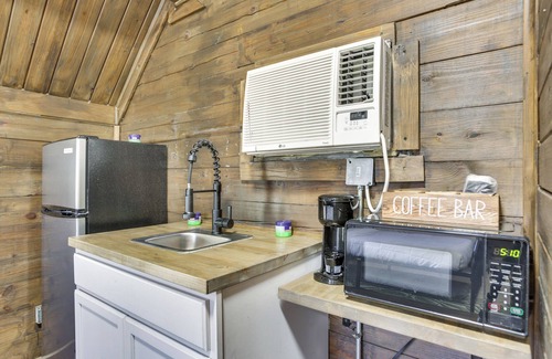 Crown Point Apartamento | Rustic Retreat w/ Pool Access Near NOLA!