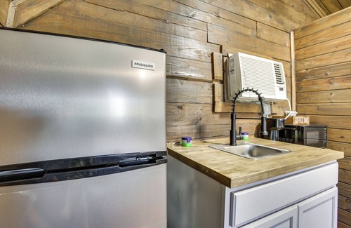 Crown Point Apartamento | Rustic Retreat w/ Pool Access Near NOLA!