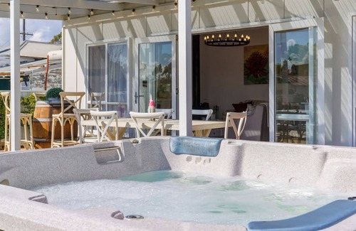 Abermain Casa | Rustic Retreat w Spa Fire Pit