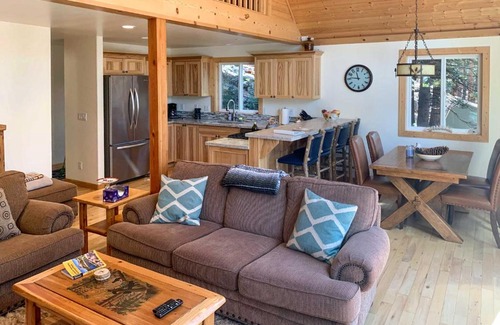 East Shore Casa | Rustic Retreat with Deck Steps From Lake Almanor!