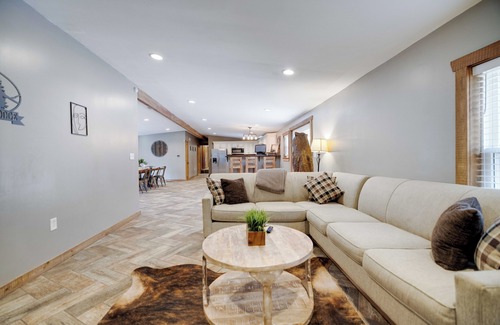Jonas Casa | Spacious 5-Bedroom Mountain Retreat w/Game Room & Golf Simulator