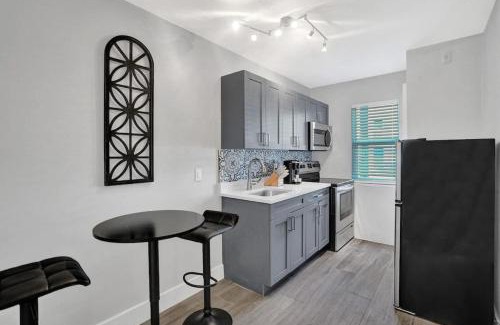 Poinciana Park Apartamento | Rustic Retreats Cozy 1BR For 4 Guests Minutes From Las Olas