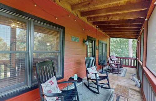 Young Harris Casa | Rustic Ridge Cabin
