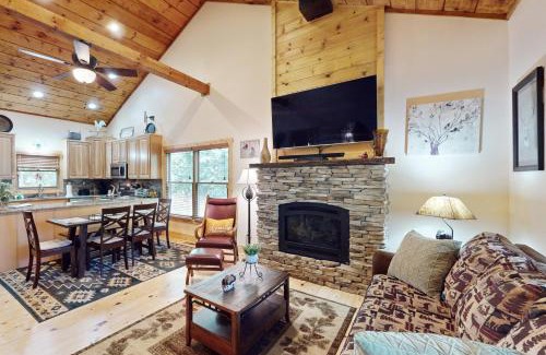 Young Harris Casa | Rustic Ridge Cabin