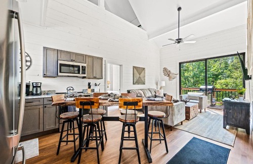 Sevierville Casa | Rustic Ripples Chalet