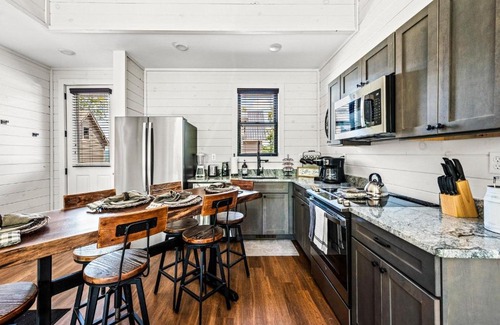 Sevierville Casa | Rustic Ripples Chalet