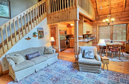 West Jefferson Cabina | Rustic River-Open for Bookings! River Access, WIFI, Ping Pong, Fire Pit