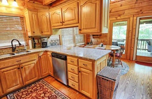 West Jefferson Cabina | Rustic River-Open for Bookings! River Access, WIFI, Ping Pong, Fire Pit