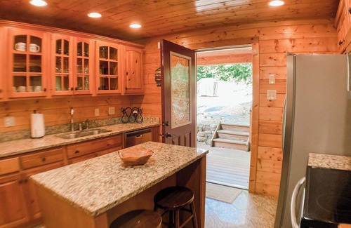 Elkton Cabina | Rustic River Riverfront Cabin - Massanutten 5 min - hot tub/firepit will sleep10