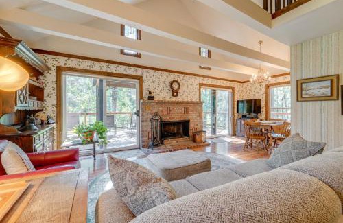 Truckee Casa | Rustic Riverfront Truckee Cabin with Deck and BBQ