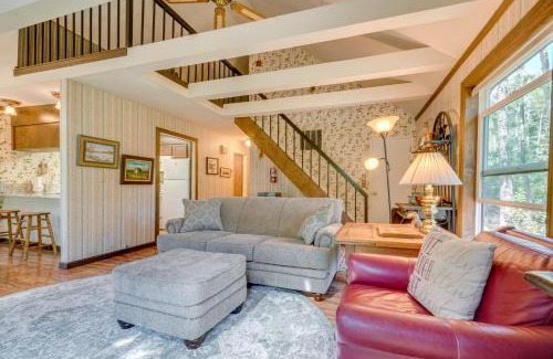 Truckee Casa | Rustic Riverfront Truckee Cabin with Deck and BBQ