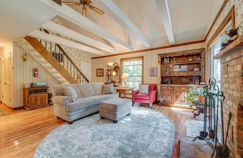 Truckee Casa | Rustic Riverfront Truckee Cabin with Deck and BBQ