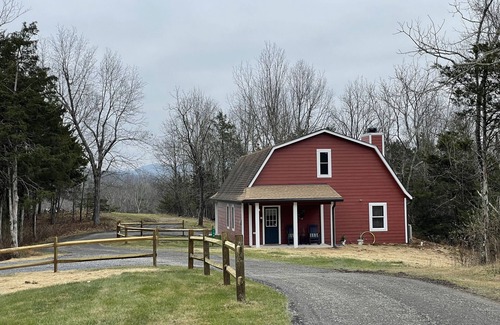 Lexington Cabaña | Rustic Romantic Ridgeview Cottage at Autumn Ridge