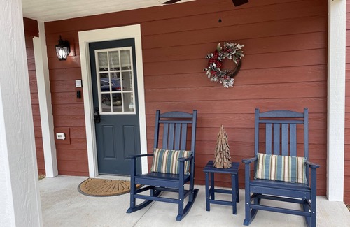 Lexington Cabaña | Rustic Romantic Ridgeview Cottage at Autumn Ridge