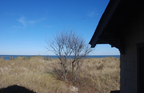 Cottage Line Apartamento | Rustic Rooftop Delight - Bay Front by RedAwning
