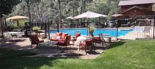 Squaw Valley Casa | Rustic Rooms by Kings Canyon & Sequoia National Parks