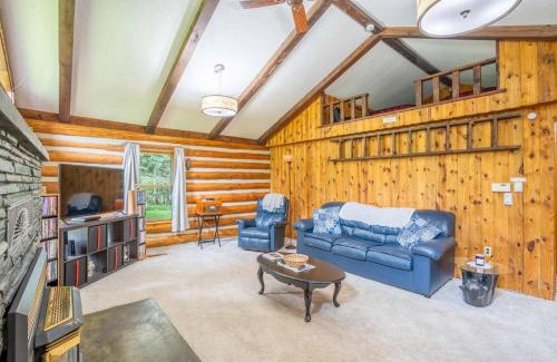 Custer Casa | Rustic Roost Log Cabin