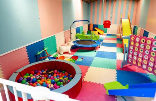 Narberth Casa | Rustic Rural Retreat with BBQ and Soft Play Room