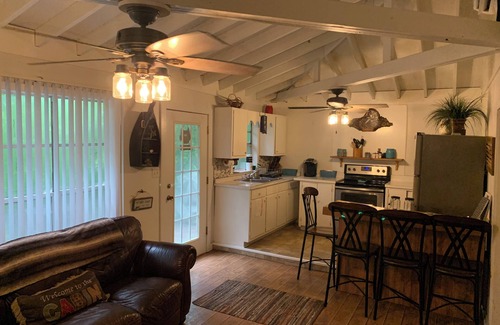Cleveland Cabina | Rustic Rushing Creek Cabin at the foothills of the Appalachian Trail