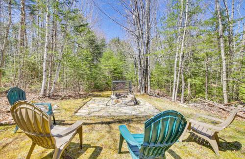 Searsport Casa | Rustic Searsport Cabin Loft and Sunroom on 10 Acres