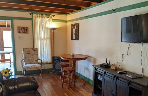 Taswell Casa | Rustic & Secluded Log Cabin on 86 Acres!