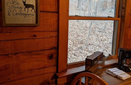 Taswell Casa | Rustic & Secluded Traditional Log Cabin on 86 Ac!