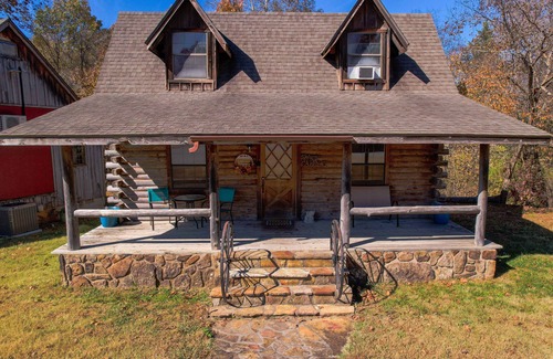 Harrison Cabina | Rustic Splendor in the Ozarks