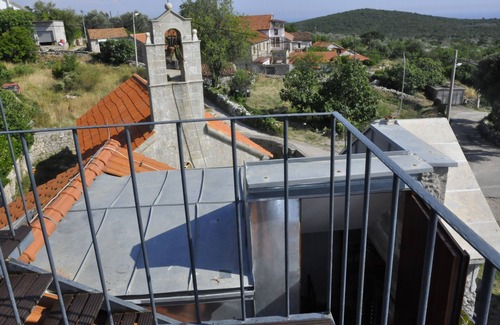 Lustica Villa | Casa de piedra rústica con azotea y patio f. 4-6 personas