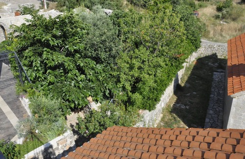 Lustica Villa | Casa de piedra rústica con azotea y patio f. 4-6 personas