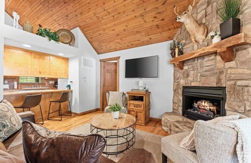 Branson West Cabina | Rustic Stonebridge Cabin, near Silver Dollar City Pools>Golf>Lake>Nature