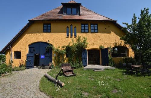 Neu Bartelshagen Apartamento | Rustic-style Apartment in Buschenhagen with Garden