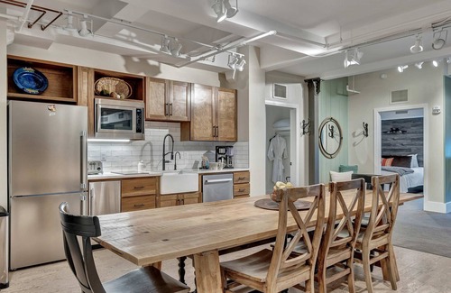 Downtown Nashville Apartamento | Rustic Suite 6BR by Maddox Hotel