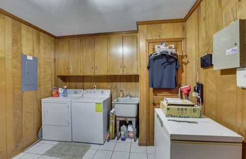 Thomasville Cabaña | Rustic Thomasville Home w/ Deck: 2 Mi to Downtown!