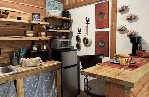 Readyville Casa | Rustic Tiny Guesthouse Farm Stay