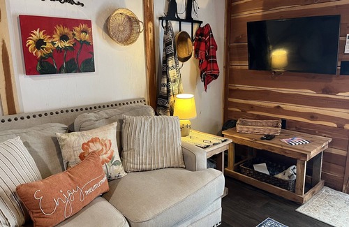 Readyville Casa | Rustic Tiny Guesthouse Farm Stay