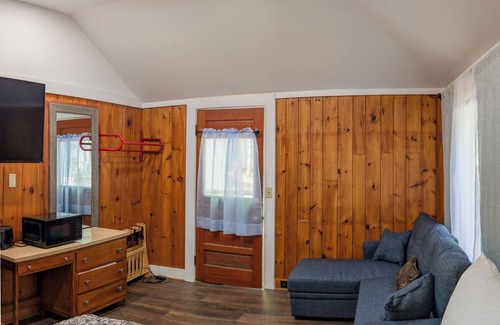 Bar Harbor Cabina | Rustic Traditional Cabin Cabin 10B