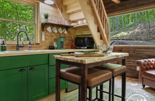 Logan Casa | Rustic Treehouse Oasis in Hocking Hills -Adventure Awaits