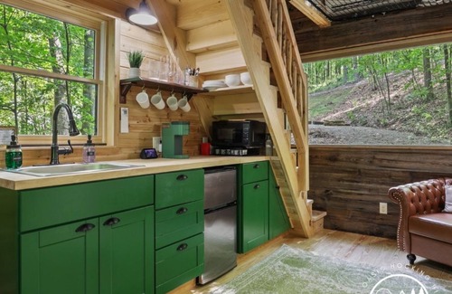 Logan Casa | Rustic Treehouse Oasis in Hocking Hills -Adventure Awaits