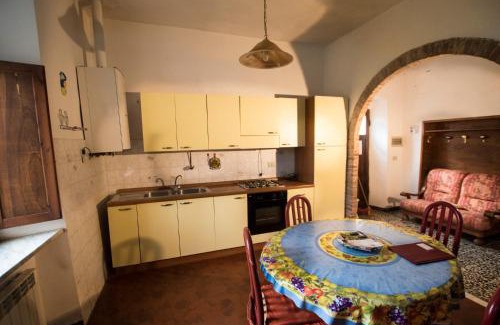 Massa Marittima Apartamento | Rustic Tuscan Apartment