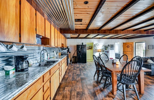 Valley Cabaña | Rustic Valley Cottage w/ Swim Dock on Lake Harding