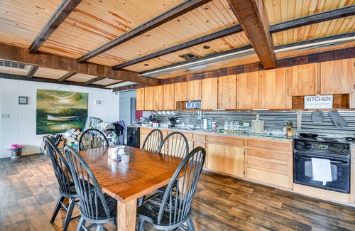 Valley Cabaña | Rustic Valley Cottage w/ Swim Dock on Lake Harding
