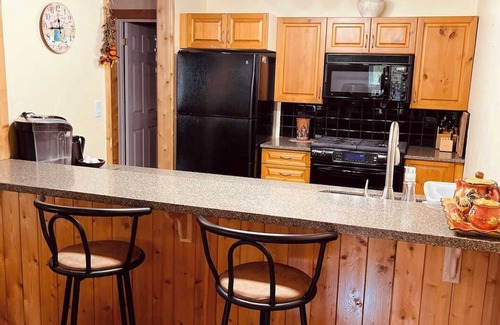 Northern Bruce Peninsula Cabaña | Rustic Vibes w/ Pool & Hot Tub - Tobermory